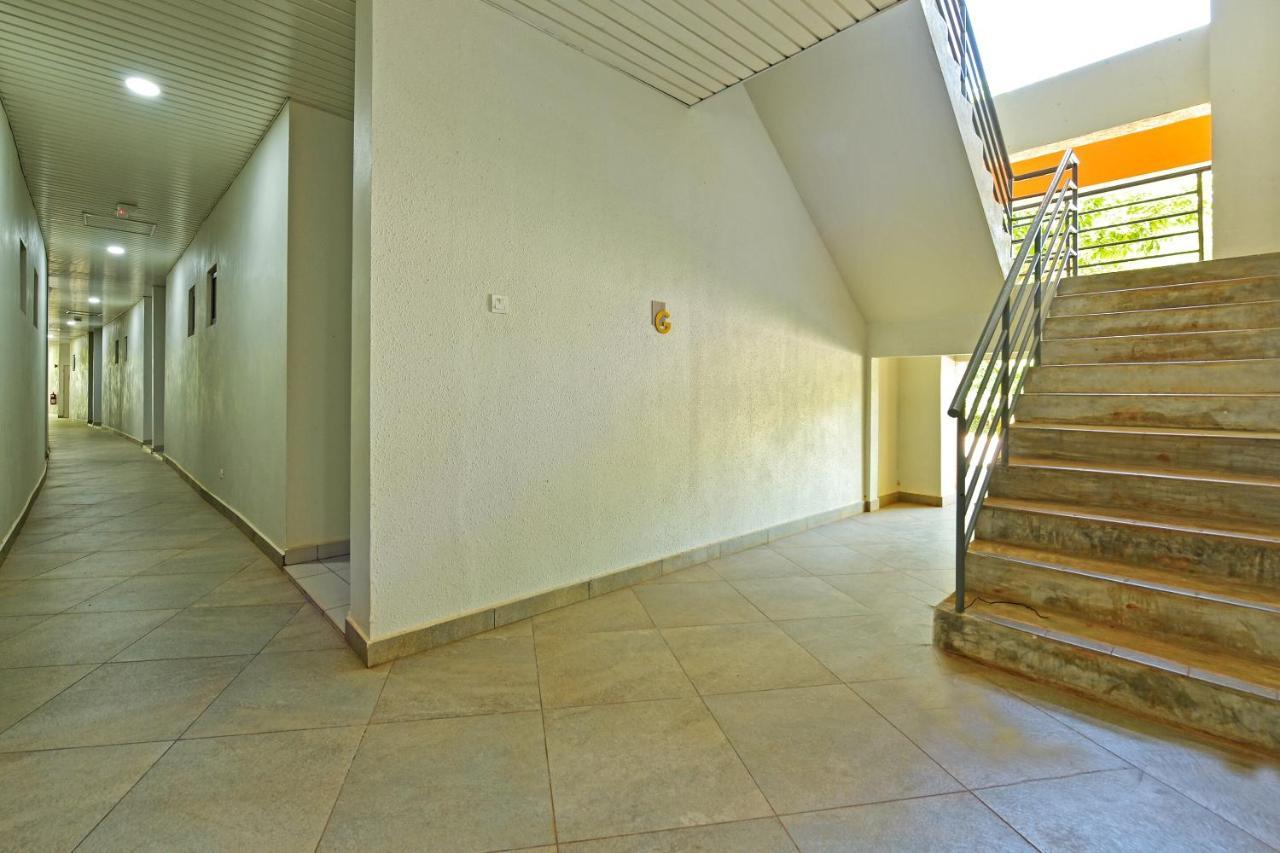 Capital O 90614 Cvia Ummul Hotel Padang Besar Exterior photo