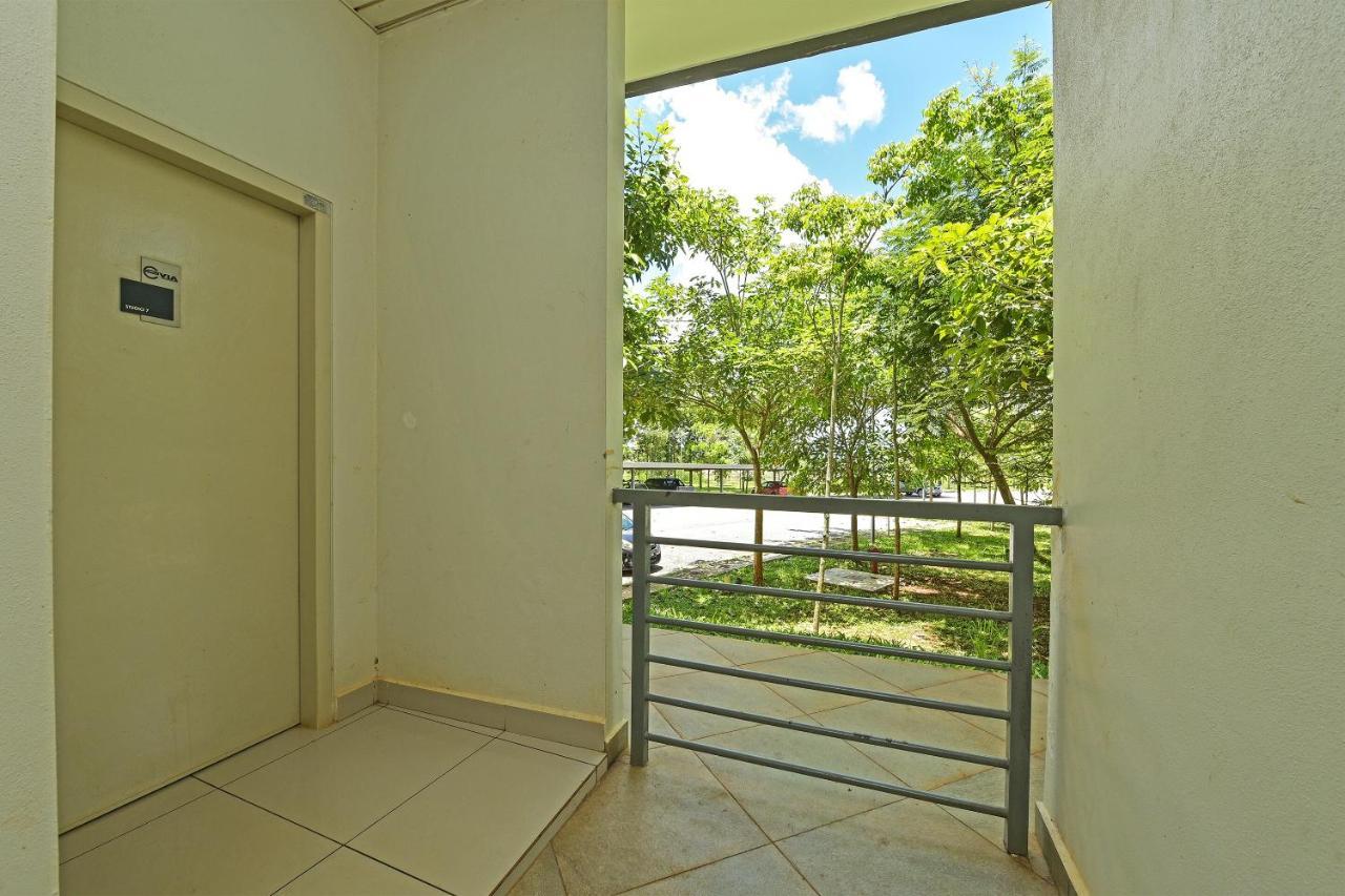 Capital O 90614 Cvia Ummul Hotel Padang Besar Exterior photo
